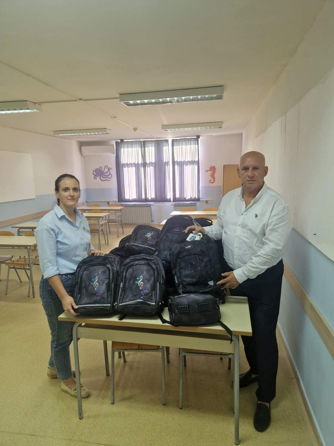 Udruženje građana “Ljiljan” obradovalo prvačiće