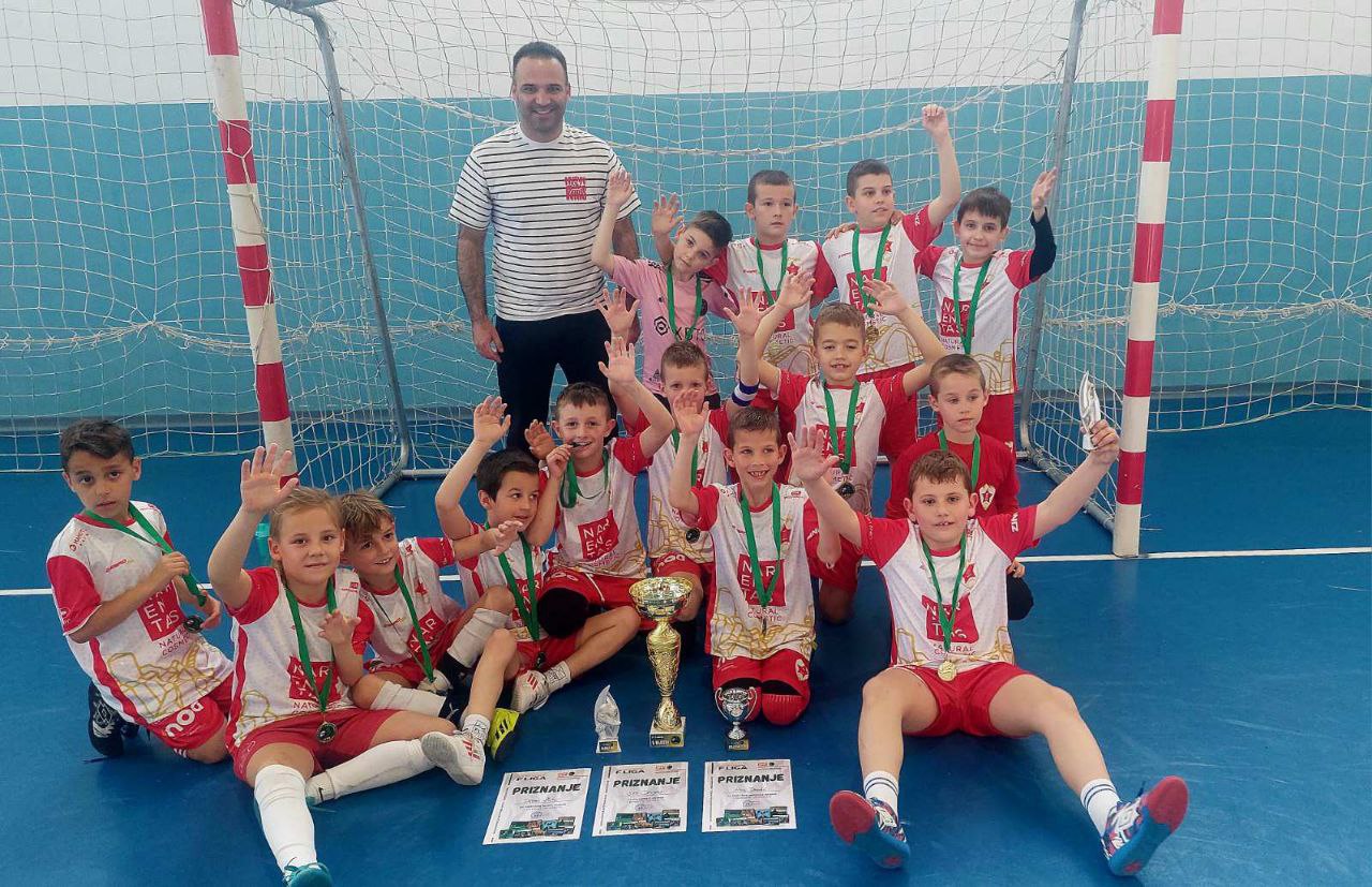 Pehar u rukama Dragonsa