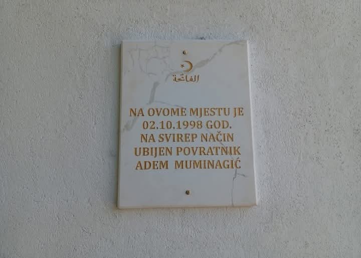 Ponovno postavljena ploča Ademu Muminagiću u Tasovčićima
