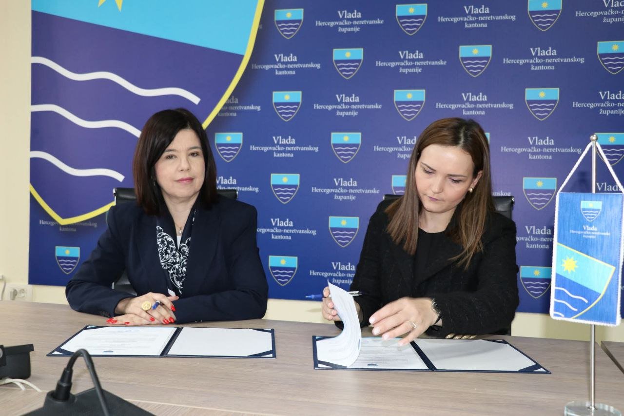 Predsjednica Vlade HNK/Ž Marija Buhač i direktorica Zavoda za besplatnu pravnu pomoć HNK/Ž Aida Zerem Izvor: Vlada HNK/Ž