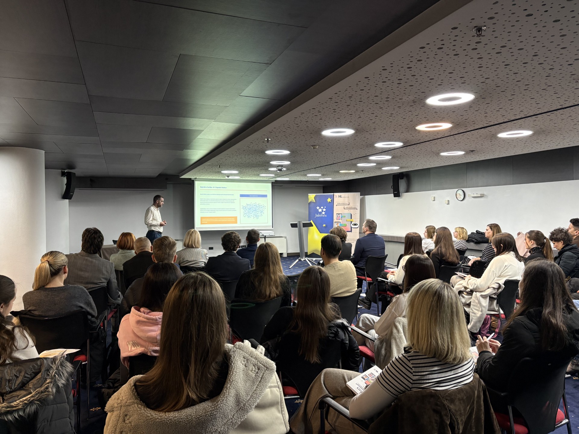 Algoritamske manipulacije oblikuju navike mladih!